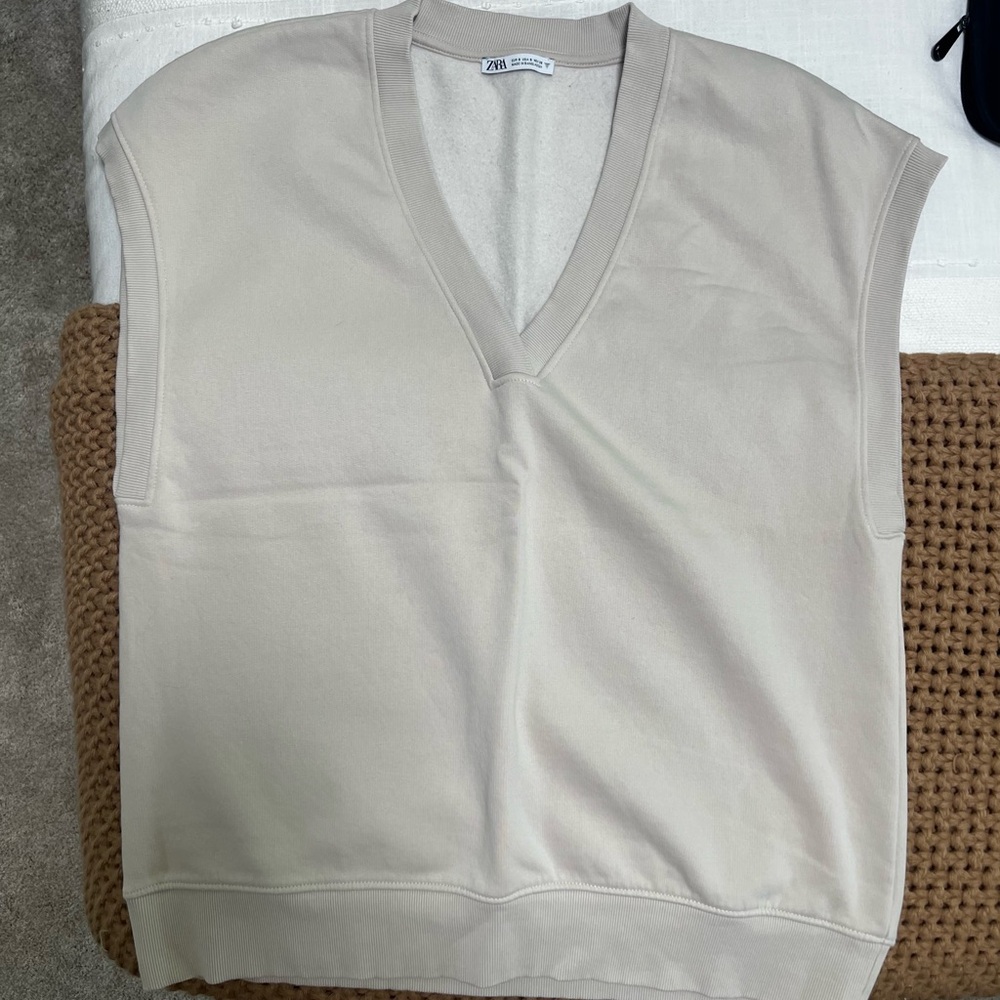 Zara Women’s Beige Sweater Vest
